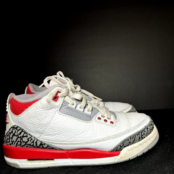 Size 7 - Nike Air Jordan 3 Retro GS Fire Red 2022 Men's Shoes - Picture 1 of 9